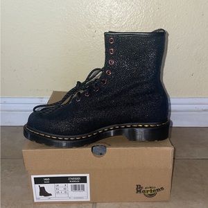 BRAND NEW NEVER WORN Dr Martens Womens 10 Mens 8